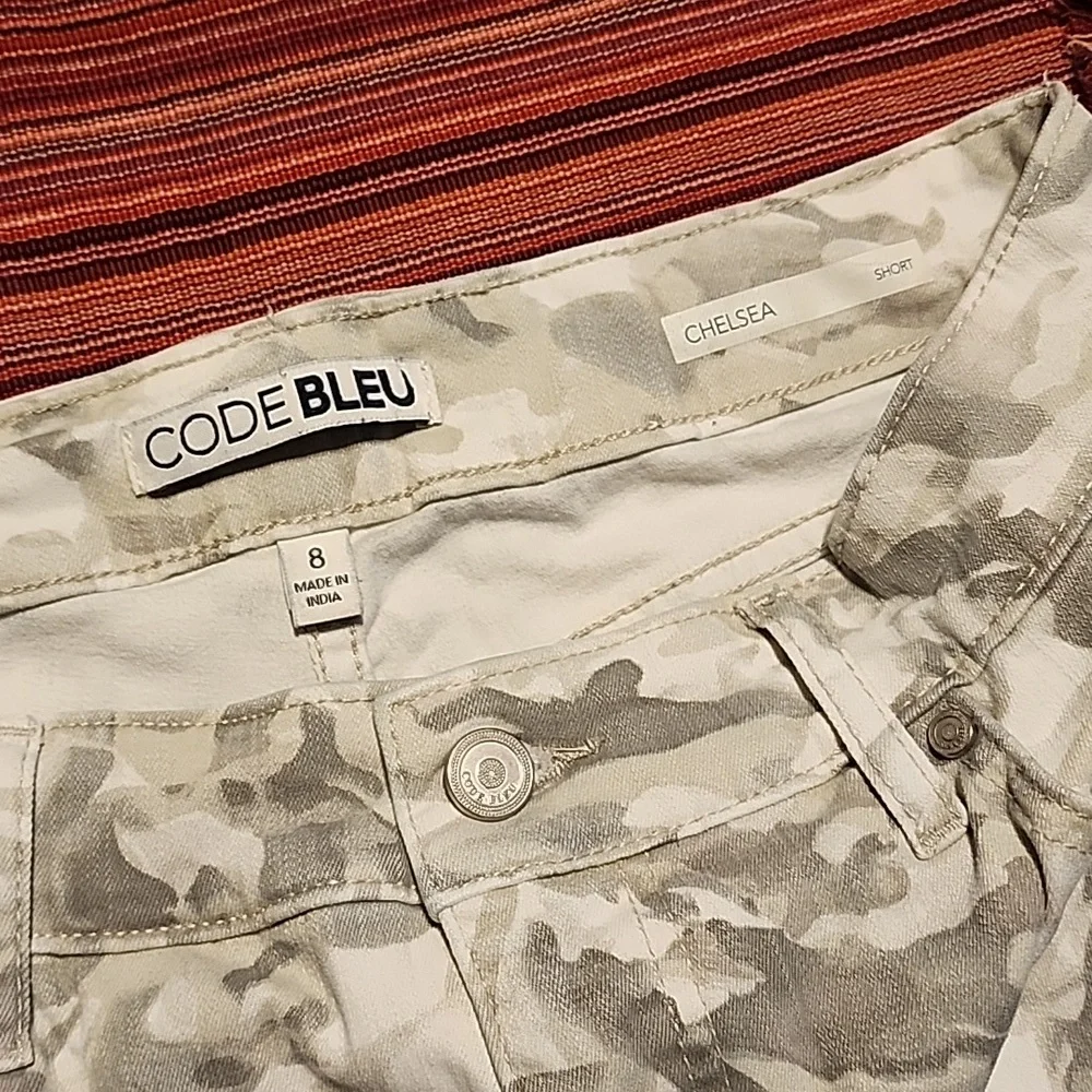 Code Bleu shorts - Picture 4 of 6